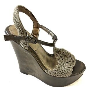 Mia Crochet Wedge - Olive Green